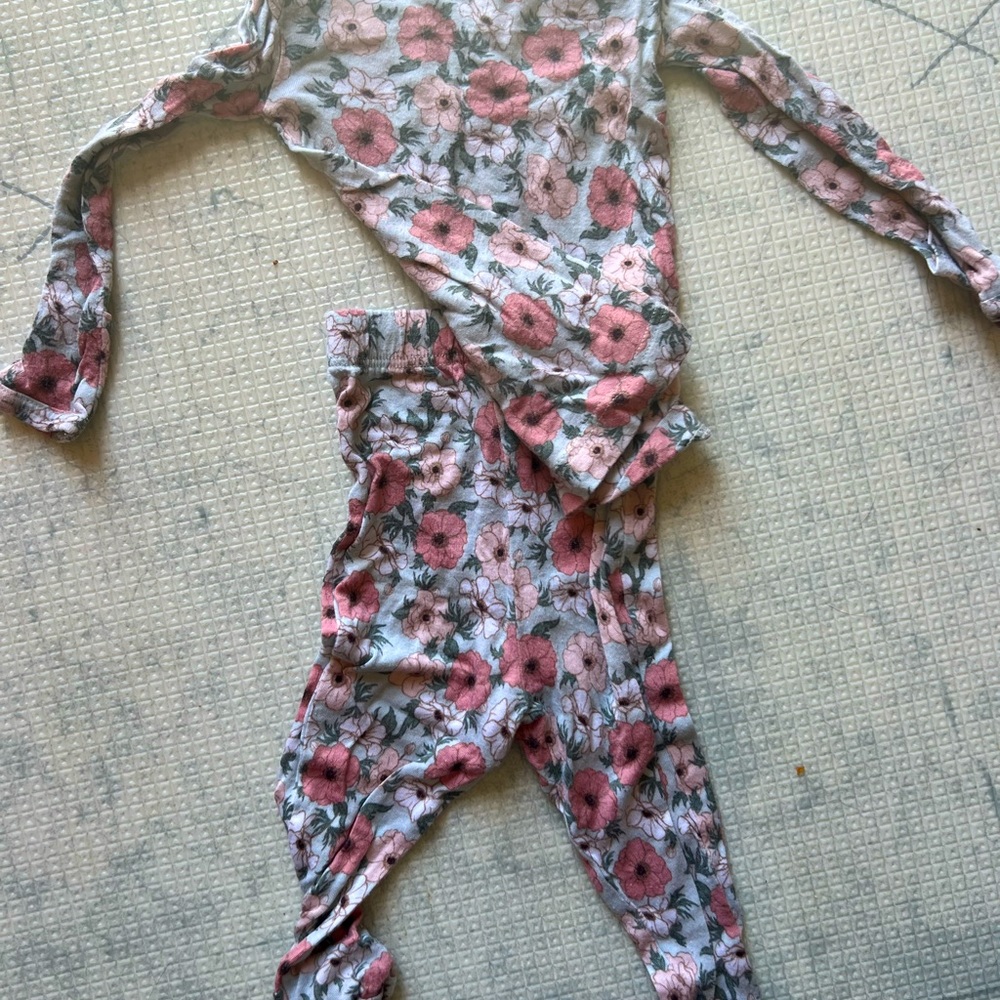 Solly Baby 0-3 month 2 piece floral pajamas